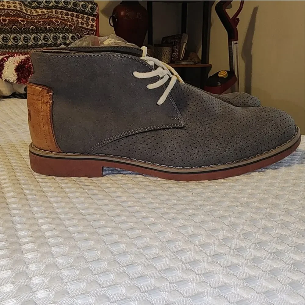 STEVE MADDEN EUC BOYS SIZE 4 GRAY SQUADRON PILIT SHOES